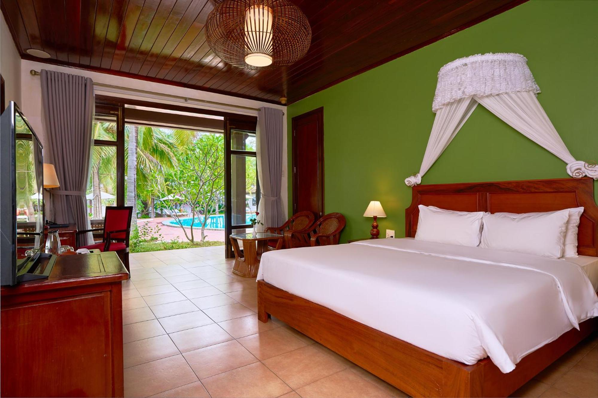 Lang Co Beach Resort Station touristique